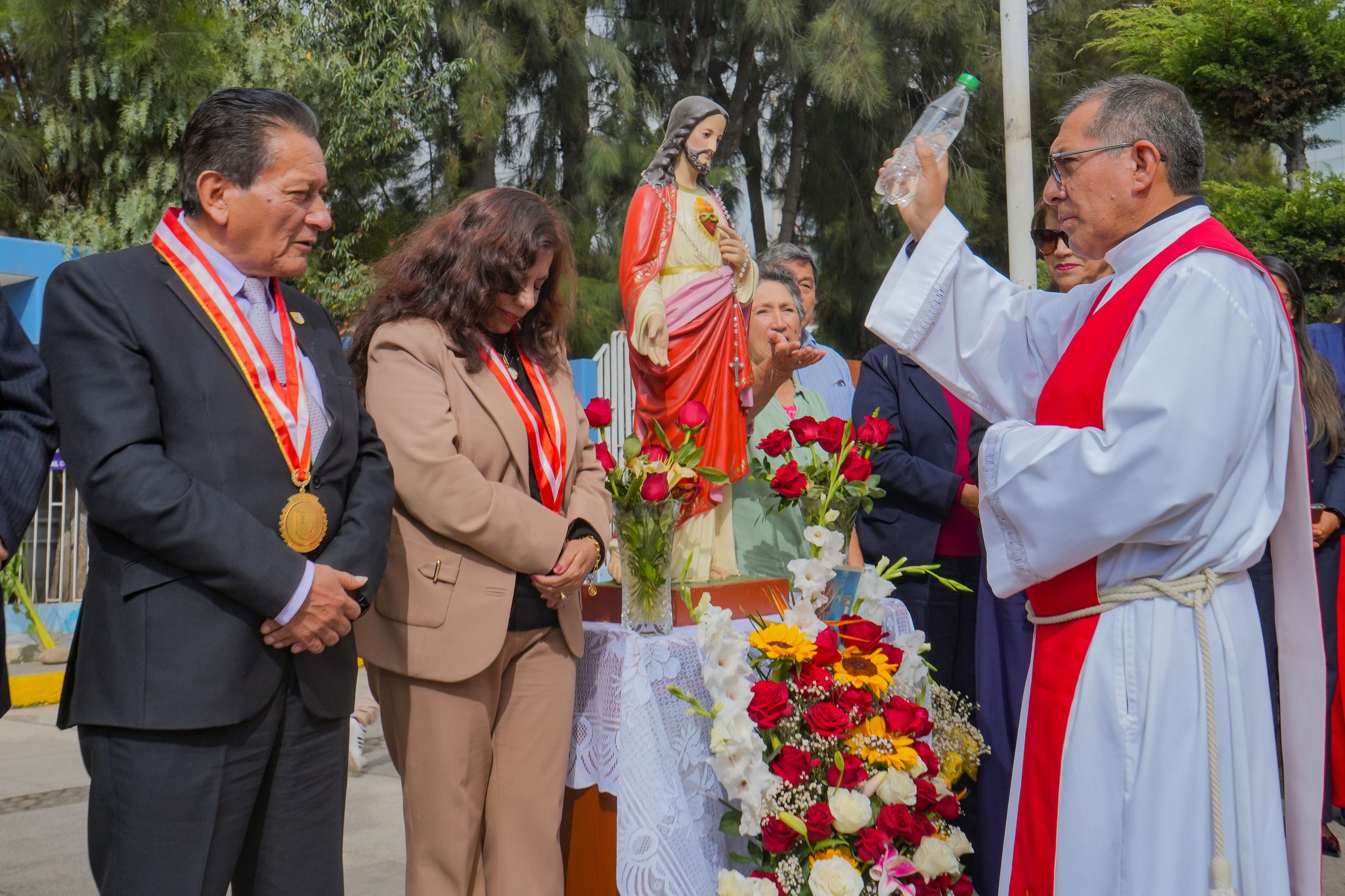 AUTORIDADES DE LA UNASAM PARTICIPARON EN LA PROCESIÓN DEL "SEÑOR DE LA SOLEDAD"