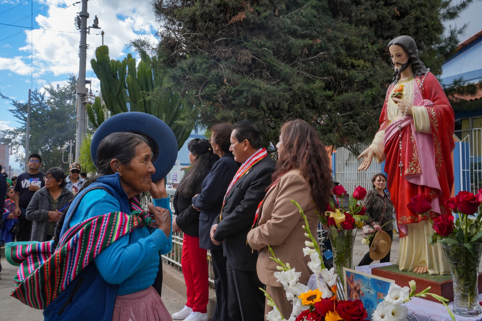 AUTORIDADES DE LA UNASAM PARTICIPARON EN LA PROCESIÓN DEL "SEÑOR DE LA SOLEDAD"